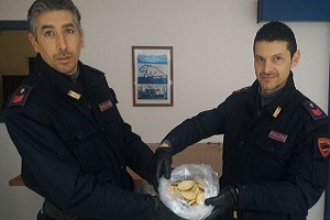 Madre fa indigestione di biscotti alla marijuana
