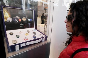 Moonwatch mania: code e tafferugli