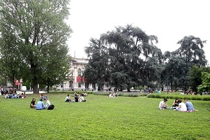 Abusi su studentessa: due arresti