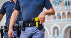 Consulta: incostituzionale legge lombarda. Stop taser ai ghisa Da oggi la Polizia è dotata di taser