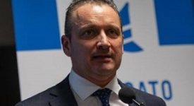 Licenza di aggredire le forze dell'ordine: inaccettabile