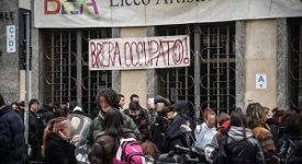 Studenti del liceo Brera: negati cibo e coperte Occupato il liceo Brera: vicepreside in ospedale