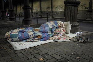 Morto senzatetto quarantunenne