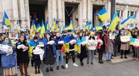Centinaia di ucraini in piazza contro la guerra