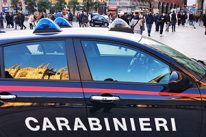 Immigrato molesta due donne in pieno giorno