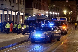Due ragazzi aggrediti e rapinati