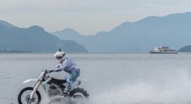 La moto che vola sull’acqua è all’asta