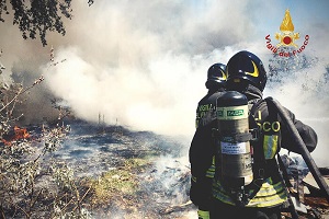 Ennesimo incendio nell'area di piazza d'Armi