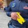 Da in escandescenza armato di coltello: fermato con il taser