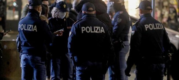 Giovane accoltellato da due coetanei