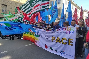 Primo maggio. Appello dei sindacati: aumentare salari