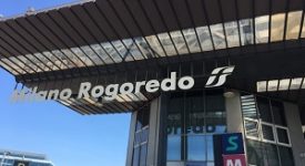Spinge una ragazza mentre arriva la metro: arrestata