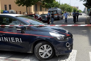 Rissa con accoltellamenti a NOLO