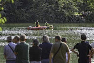 Giovane annega al parco delle cave