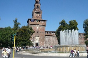 Al Castello Sforzesco di Milano Patti Smith e Bolle Due ore di Blackout in centro