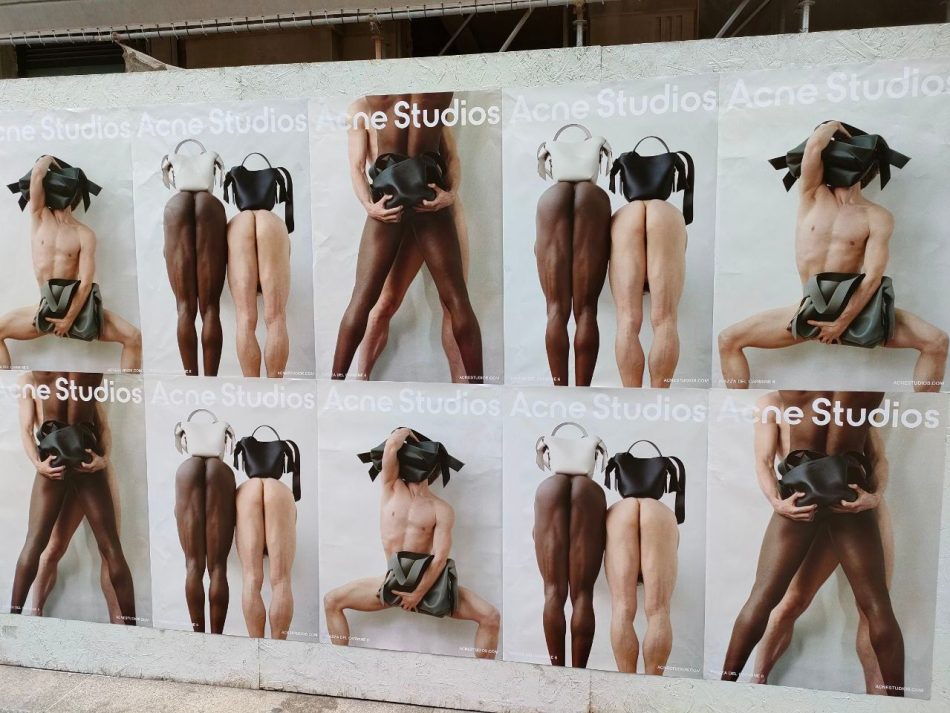 Perrone (MN): Sui muri di Milano uomini nudi piegati in sprezzo a legge e decoro