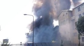 Grosso incendio negli orti di via Fabio Massimo