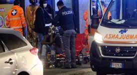 Giovane accoltellato in corso Como