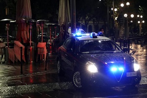 Egiziani picchiano ragazzo e cercano diviolentare la fidanzata: arrestati