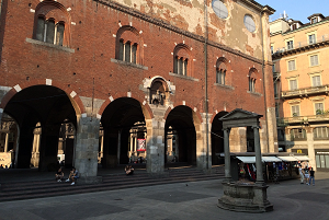 Loggia dei mercanti: isolate le immagini con i vandalismi