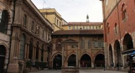 Ipotesi recinzione per la Loggia dei Mercanti Vandalizzata Loggia dei Mercanti. De Corato: il Comune non ascolta nemmeno l'ANPI