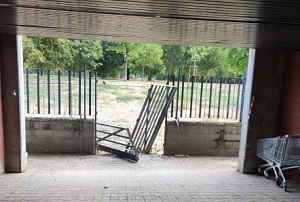 Parco Martesana. De Corato: residenti costretti a ripulire la sporcizia lasciata dai sudamericani