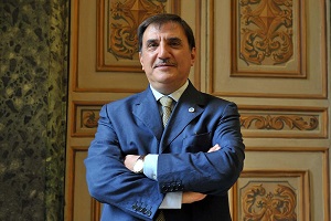 Romano La Russa: anche Ornella Vanoni vittima di una buca in strada Romano la Russa (FdI): bell'esempio la Milano di Sala