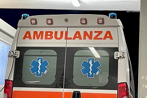 Ragazza aggredita vaga lungo la tangenziale