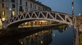 Lancio bottiglia e rissa nella notte ai Navigli: 2 feriti