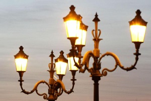 Da oggi un'ora di luce in meno in strada