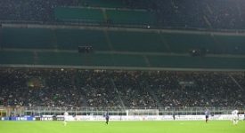 Individuati alcuni dei responsabili delle violenze a San Siro Tifosi denunciano: forzati a uscire da curva dopo morte capo ultrà