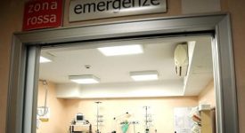 Due ragazzi picchiati e accoltellati nella notte