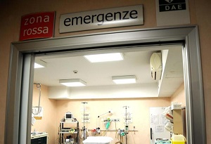 Due ragazzi picchiati e accoltellati nella notte