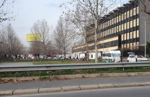 Certosa abbandonata fra degrado e carovane di nomadi
