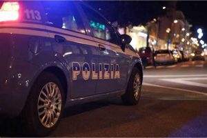 Ragazza rapinata e molestata in via Ripamonti