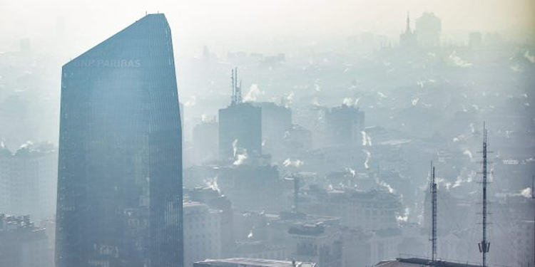 Sala e la sinistra attaccano Fontana sullo smog