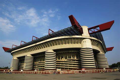 Stadio. Squadre al tavolo con Sala