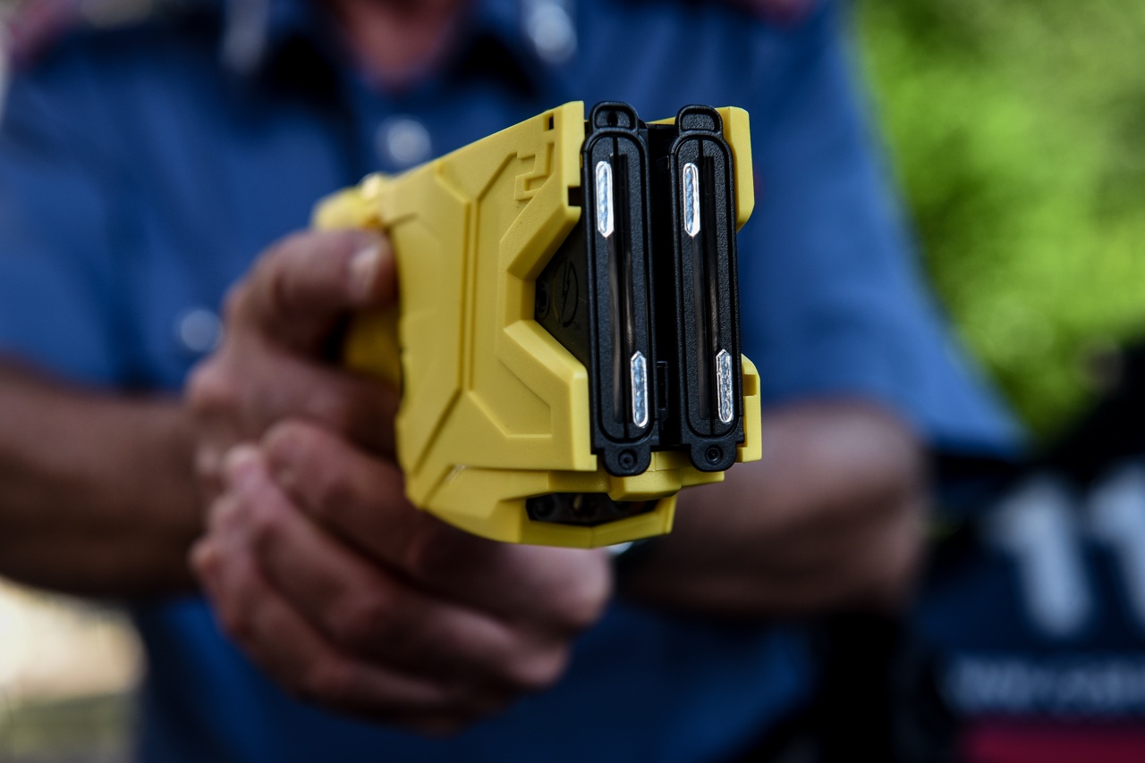 con i Taser la locale fa un passo verso la modernità