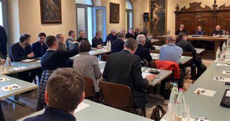 I vescovi lombardi esortano i cristiani a impegnarsi in politica