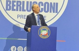 Giulio Gallera e altri esponenti di Forza Italia si sospendono
