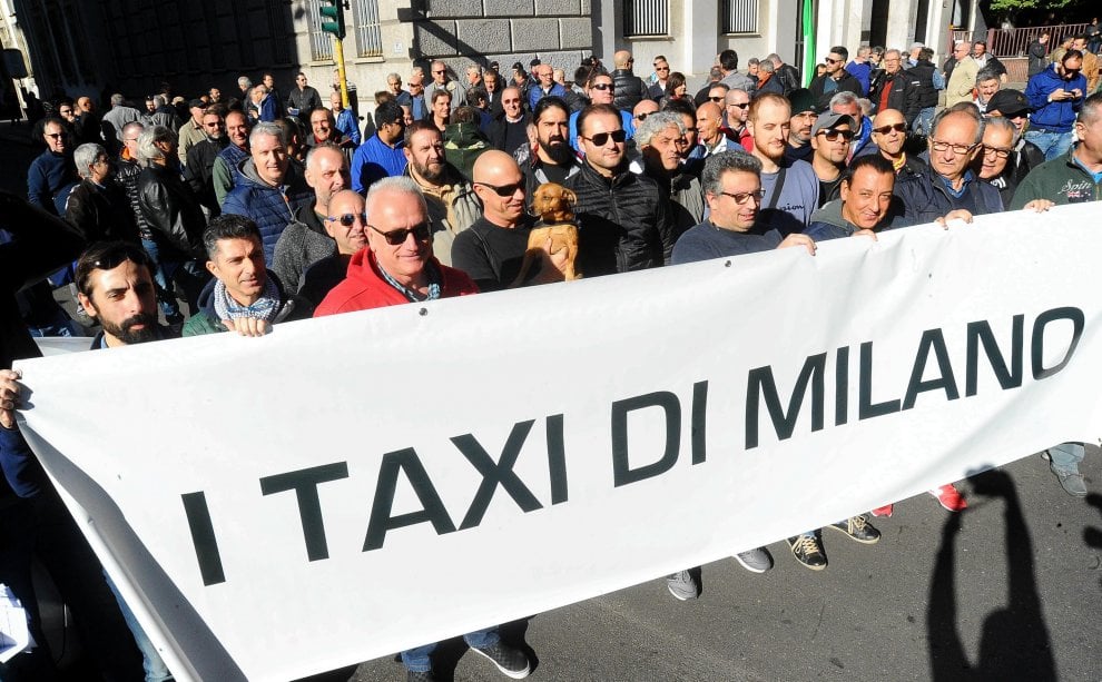 Sala ascolti le richieste dei rappresentanti dei taxisti